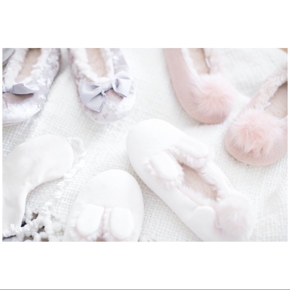 LC LAUREN CONRAD Pink Knit Slippers & Sleep Mask - Picture 7 of 8